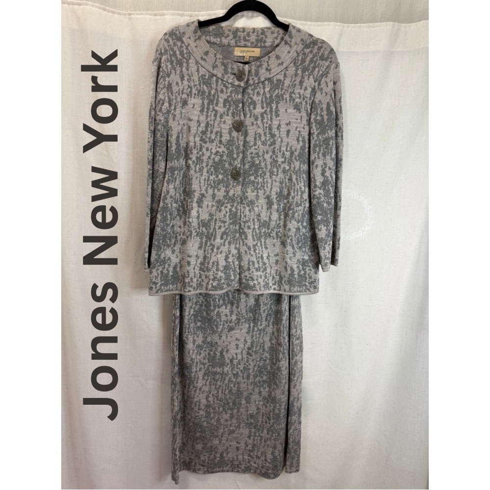 Jones New York Collection Gray Knit Two Piece Skirt Set Size Top L and Bottom M